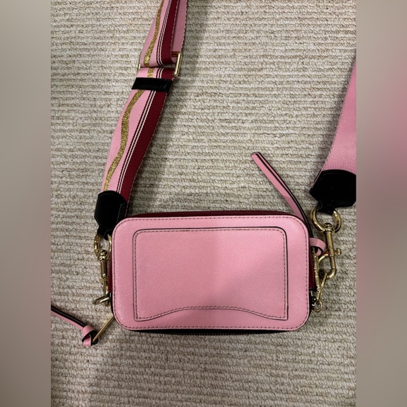 Marc Jacob’s purse
Marc Jacob’s cross body 
Pink Marc Jacob’s cross body - Picture 4 of 6